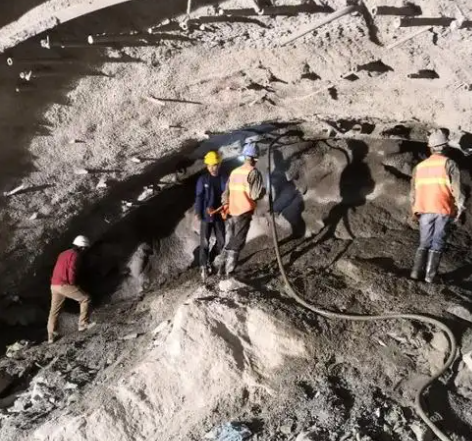 西夏拱顶带模注浆料的施工流程及注意事项